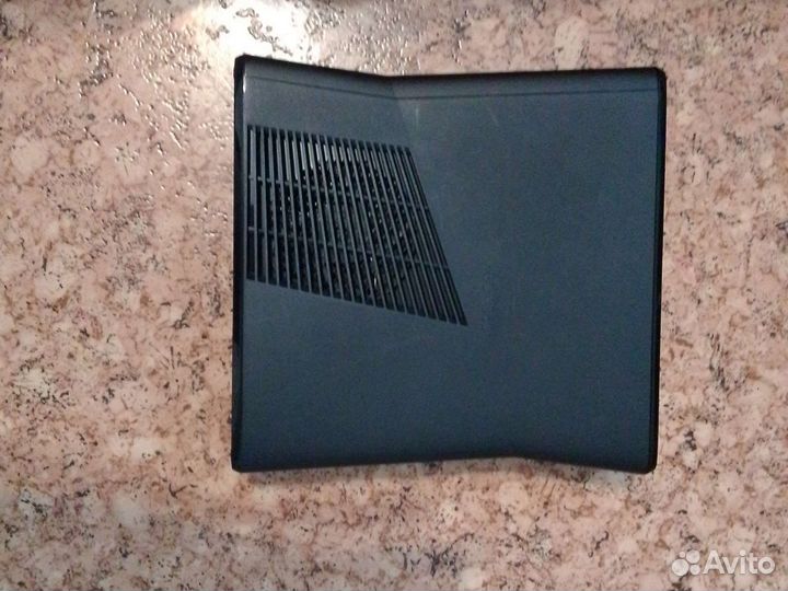 Xbox 360 с kinect, 3 джойстика и 2 игры