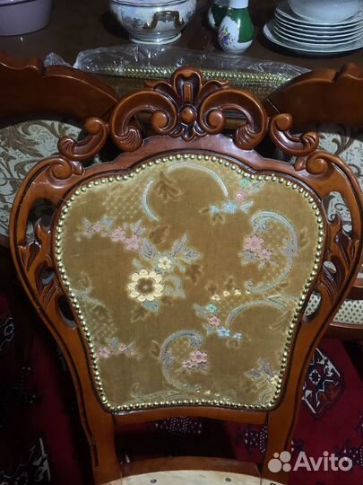 Стол и стулья