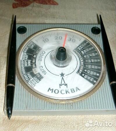 Прибор настольный с 2 авторучками и термометром