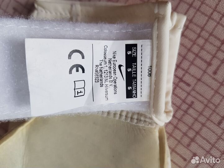 Перчатки для вратаря nike футбольные желтые новые