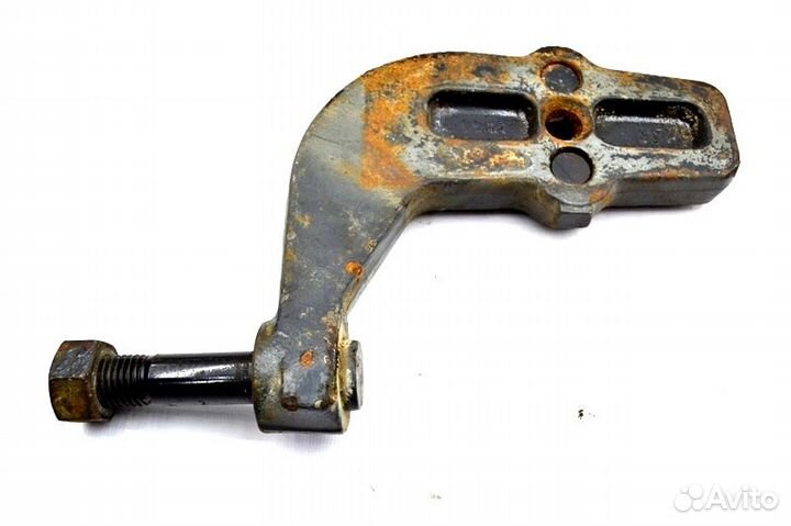 Кронштейн амортизатора переднего моста, нижний пра