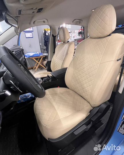 Чехлы из экокожи на Mitsubishi Outlander 3