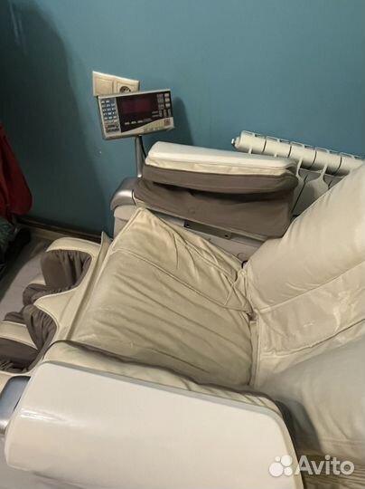 Кожанное кресло массажер