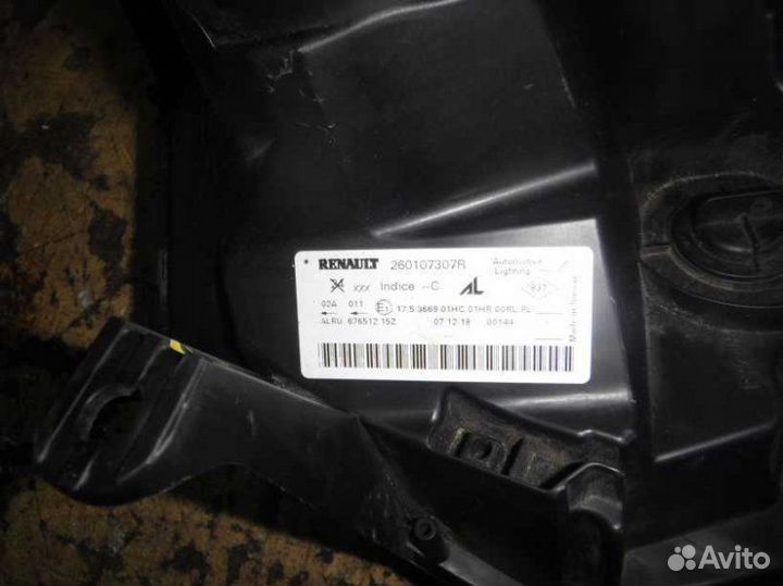Фара правая Renault Duster
