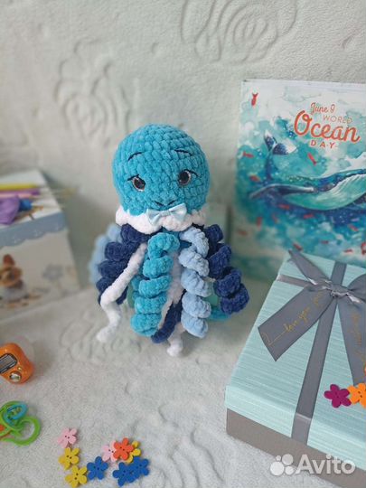 Вязаная игрушка медузка
