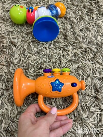 Детские игрушки chicco и развивающий столик