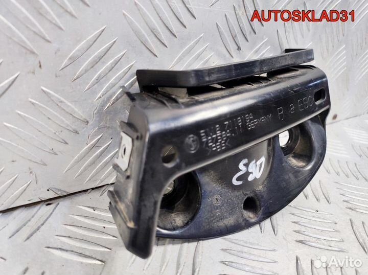 Направляющая заднего бампера правая BMW E90