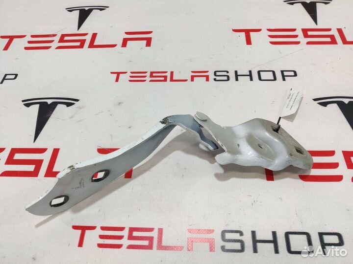 Петля капота левая Tesla Model 3 2019 1098792-00-C