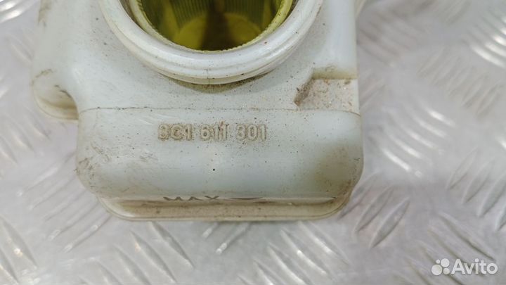 Б/У Бачок главного тормозного цилиндра Audi Q3