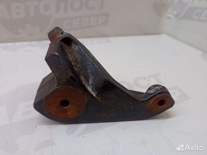 Кронштейн опоры двигателя правый Nissan Cube Z11