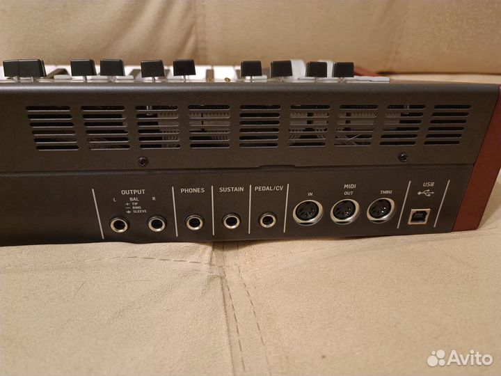 Синтезатор Behringer Deepmind 12