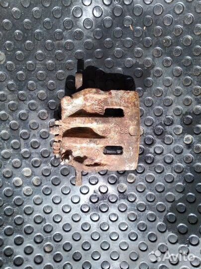 Суппорт передний правый Ssang Yong Kyron Dj D20DT