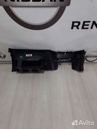 Крышка бардачка Бардачок Geely emgrand EC7