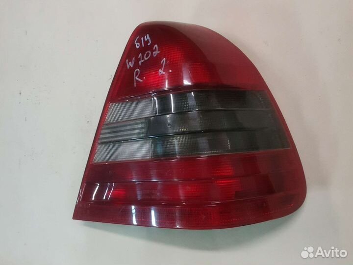Фонарь задний правый Mercedes-Benz C 202