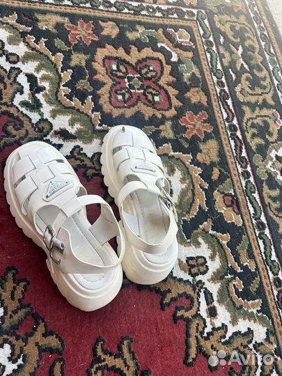 Сандали prada