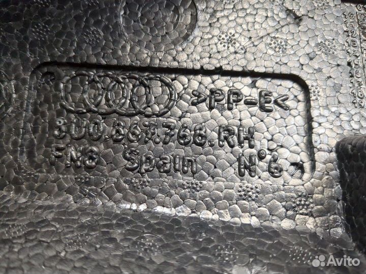 Обшивка стойки Audi Q3, 2018