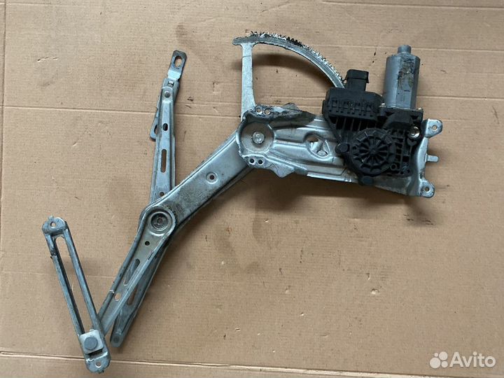 Opel zafira а передний правый стеклоподъёмник