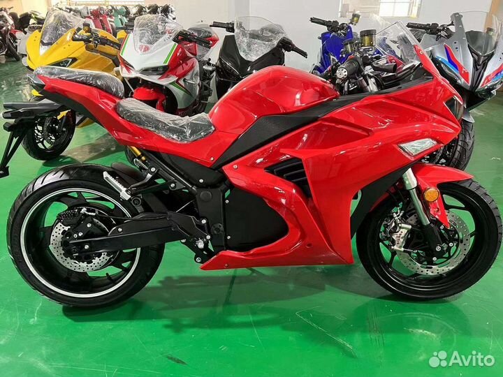 Электромотоцикл Ducati Panigale, Yamaha R3, BMW RR