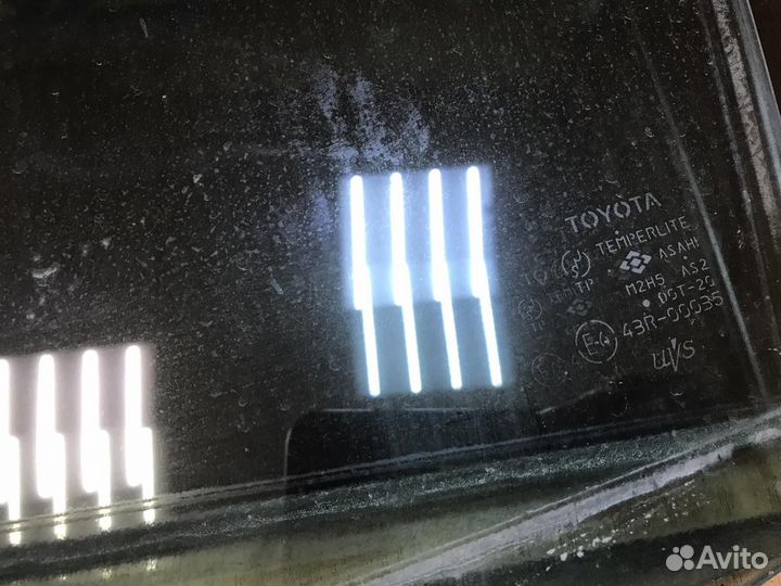 Стекло задней левой двери Toyota Camry 40