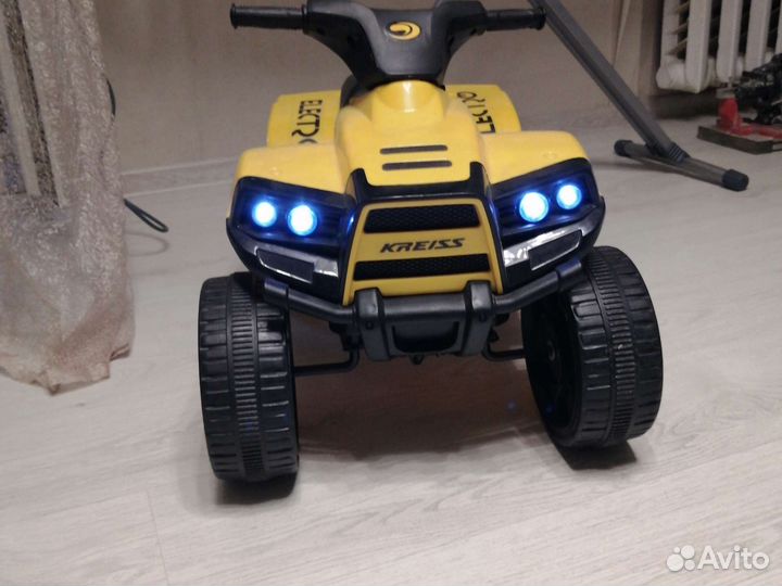 Детский квадроцикл на аккумуляторе
