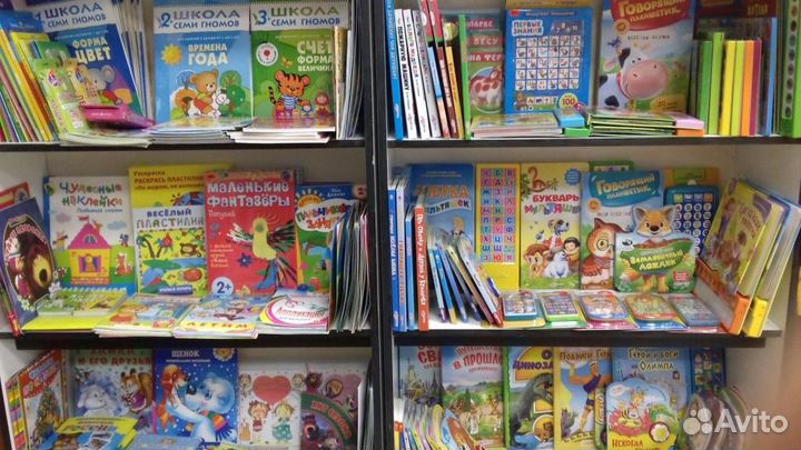 Книги, раскраски, прописи (в ассортименте)