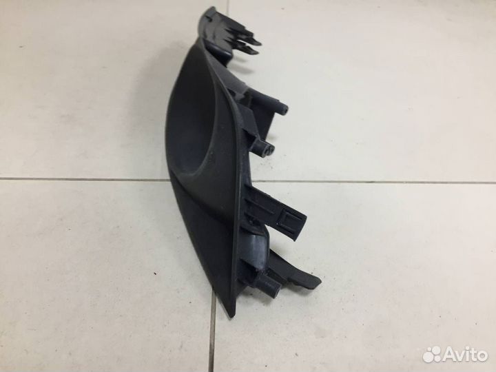 Рамка противотуманной фары правой Toyota Auris E15