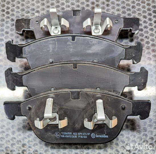 Комплект передних тормозных колодок brembo P86023