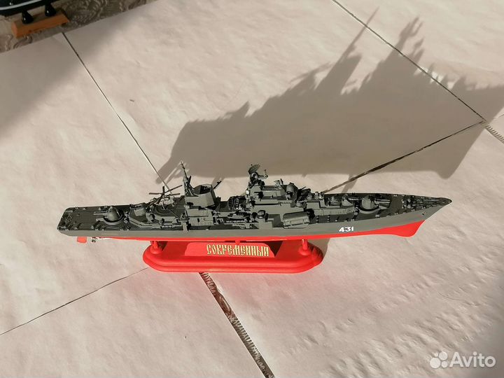 Сборная модель эсминца современный