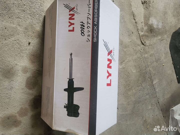 Передние стойки амортизаторов 2шт