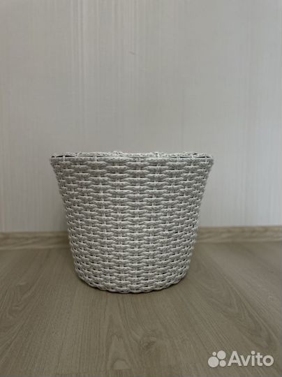 Кашпо из искусственного ротанга