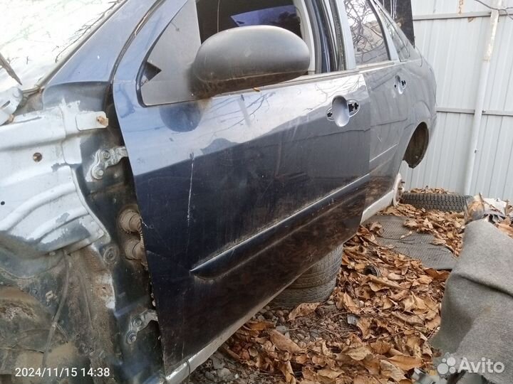 Ford focus 1 седан двери