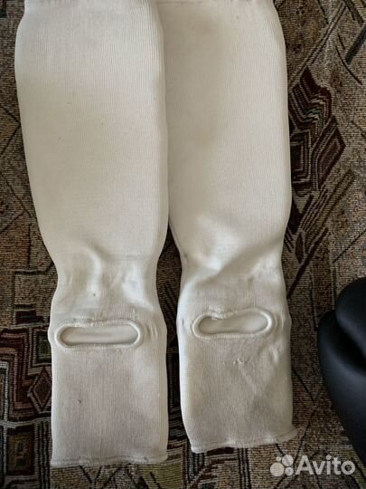 Боксерские перчатки и щитки