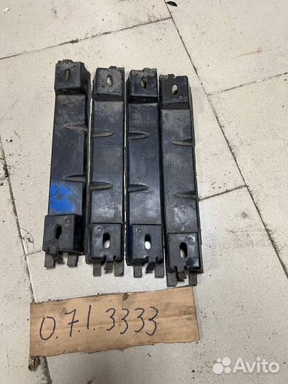 Кронштейн порога f-pace x761 velar l560