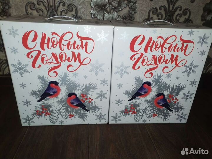 Коробка подарочная новогодняя