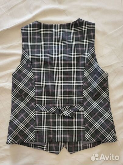 Продаю школьный жилет на девочку р.140