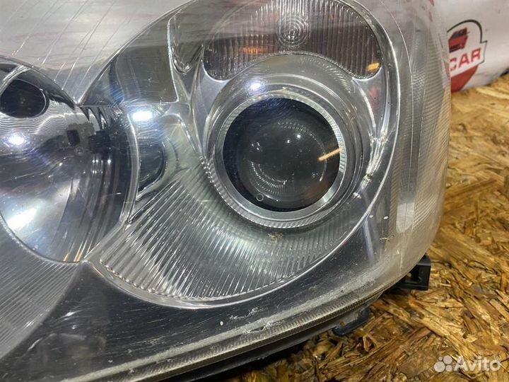 Фара левая Toyota Avensis 2