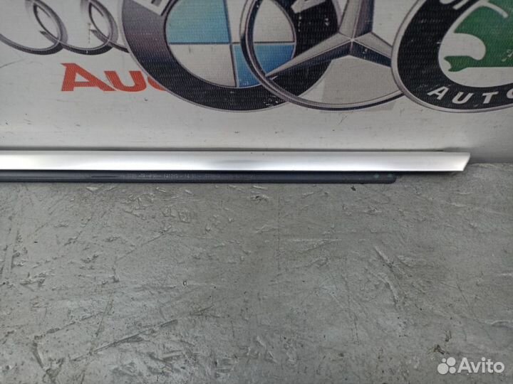 Молдинг стекла задний левый Volkswagen Jetta JE