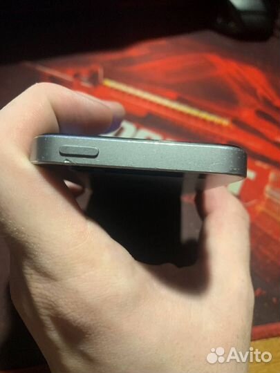 iPhone SE(2016) black