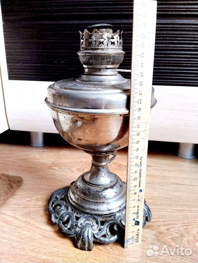 Антикварная керосиновая лампа 