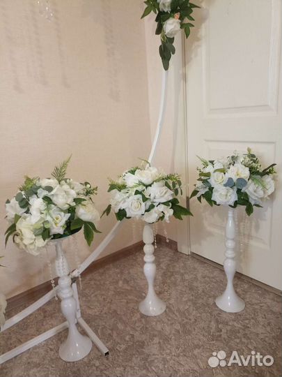 Стойки с цветами на столы