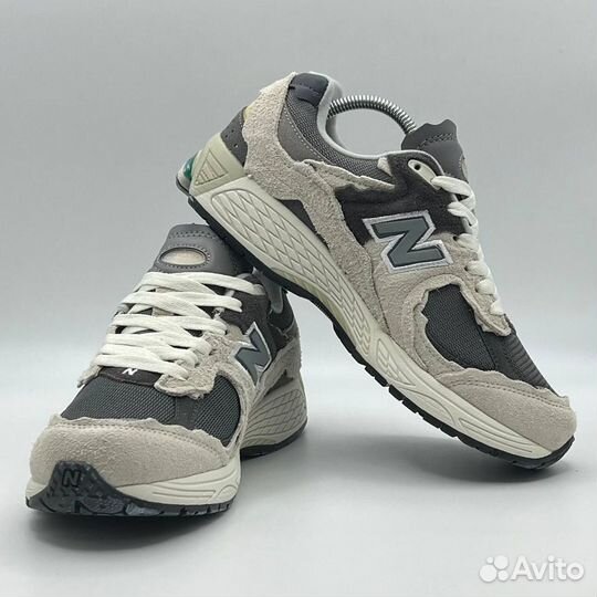 Кроссовки NEW balance 2002R