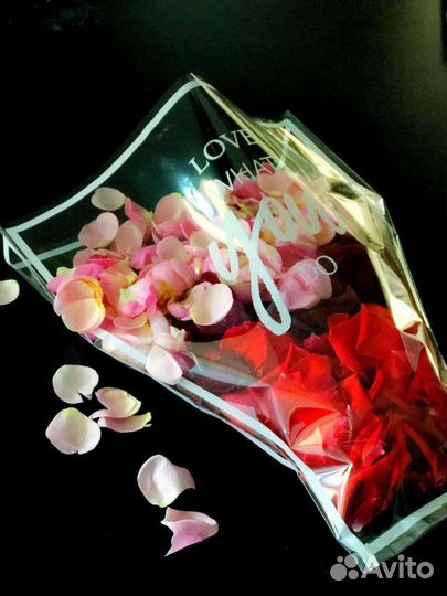 Лепестки роз