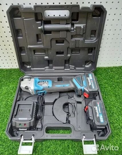 Аккумуляторная болгарка Makita