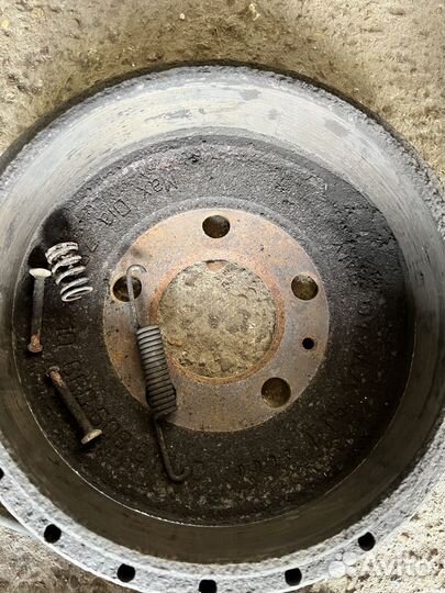 Комплект задних тормозов skoda fabia 2+ручник