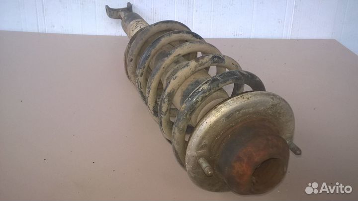 Стойка передней подвески б/у на VW Пассат В-5