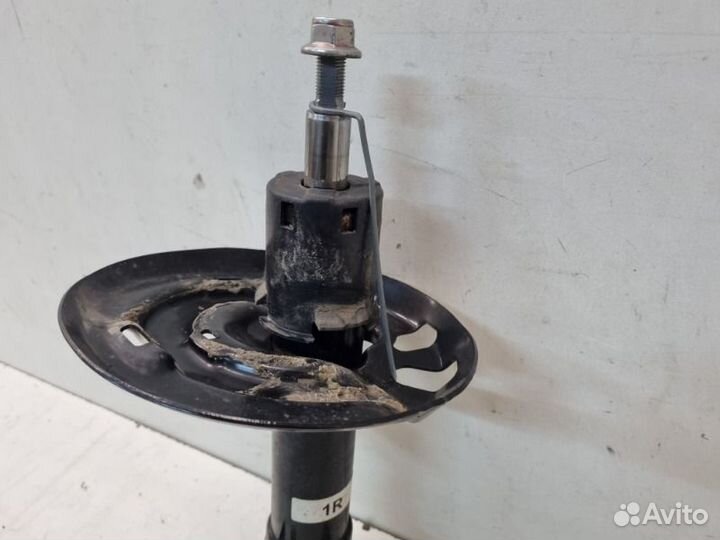 Амортизатор передний правый Toyota Camry V70