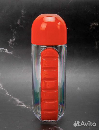 Бутылка с таблетницей