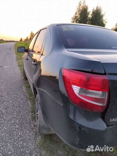 LADA Granta 1.6 МТ, 2012, битый, 172 432 км