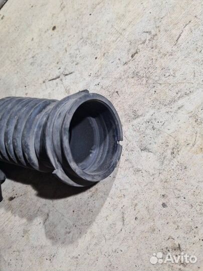 Патрубок воздушного фильтра Toyota Corolla E150