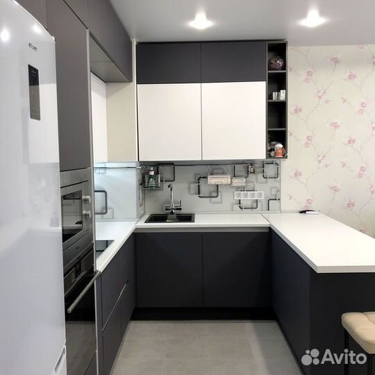 П-образная кухня. Кухонный гарнитур на заказ